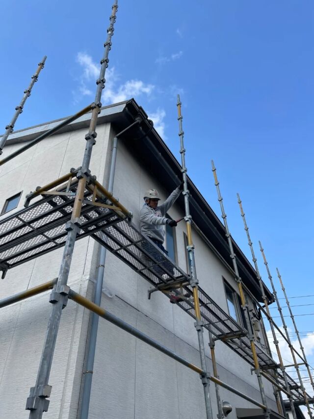 #長崎市 Y様邸
#外壁塗装工事 お疲れ様です。本日より着工しました。
足場組立工事を行いました💪ご近隣の皆様ご協力感謝致します🙇‍♂️
Y様邸、工事期間中ご不便をおかけしますが、宜しくお願い致します🙇‍♂️

#長崎住宅塗装店 #長崎住宅塗装 #株式会社三英コーポレーション 外壁塗装 屋根塗装 長崎建築塗料店 長崎未来リフォーム 住宅塗装 住宅メンテナンス 長崎県 長崎市 時津町 長与町 諫早市 大村市 島原市 雲仙市 南島原市 塗装工 塗装業者 外壁リフォーム 屋根リフォーム ガーデニングリフォーム 屋根の塗替え 外壁の塗替え