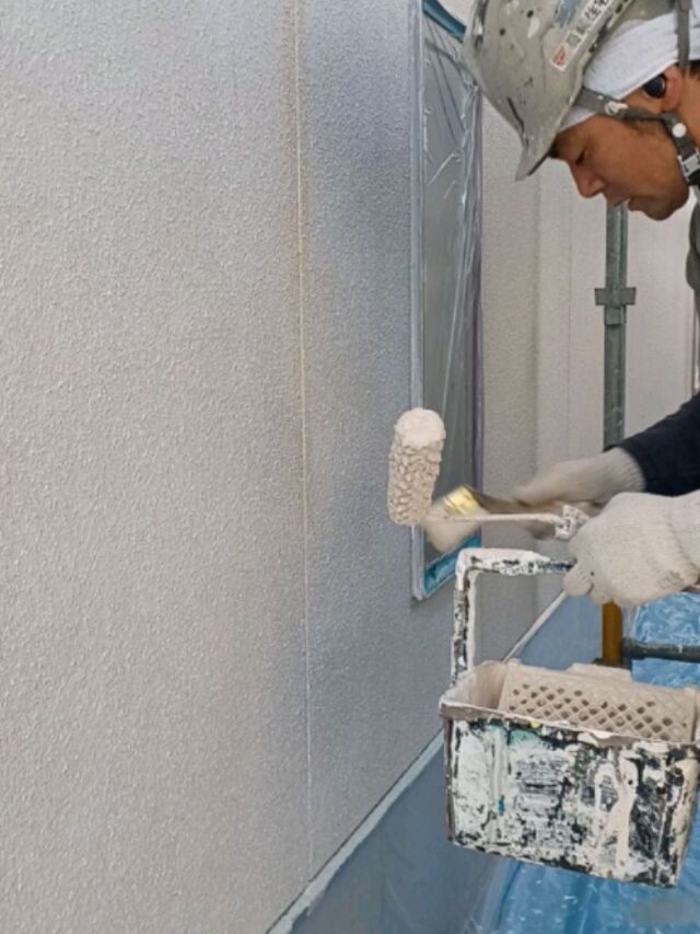 お疲れさまです。#長崎住宅塗装店 です。本日、M様邸外壁中塗り工程になりました❗目地の中やサッシまわりなど塗り残しないようしっかり丁寧に塗装していきます✨仕上がりが楽しみですね🎵

#建築塗料販売 
#長崎未来リフォーム 
#株式会社三英コーポレーション 
#塗装職人募集中