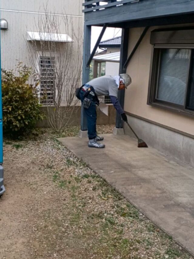 お疲れさまです。#長崎住宅塗装店 です。本日M様邸塗装工事が完了し、足場解体工事になりました❗近隣の皆様、ご協力ありがとうございました🙇お客様にも満足していただきました✨️これからもお客様に寄り添った塗装工事を行っていきます🌸

#建築塗料販売 
#長崎未来リフォーム 
#株式会社三英コーポレーション 
#塗装職人募集中