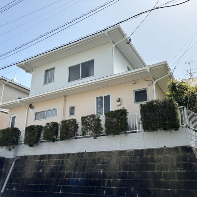 今日は予報どおりの雨になりました☔
良い仕上がりのため、塗装工事は一旦中断しています。
雪よりはまだマシかな、なんて思いながら、、、笑
また晴れたら、しっかり進めていきます💪

施工事例ページ⇒https://3ei-painting.com/?ex=ex-3213

お客様専用フリーダイヤル⇒0120373837

#長崎住宅塗装店
#建築塗料販売
#長崎未来リフォーム
#株式会社三英コーポレーション
#塗装職人募集中