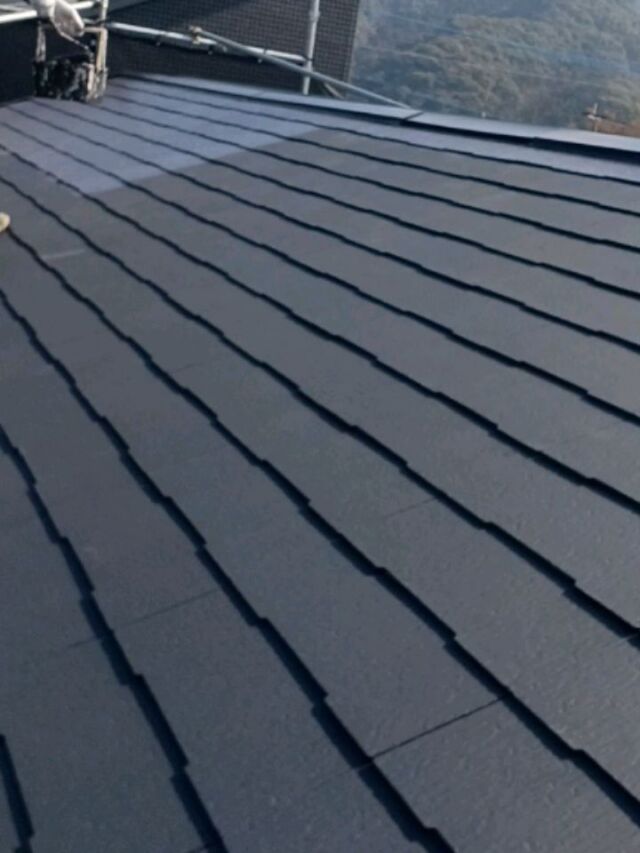 お疲れさまです。#長崎住宅塗装店 です。いい天気になりましたね☀️本日K様邸、屋根塗装工事が完了しました❗塗装工事も進んでいき、完了間近になりました✨️最後まで丁寧に塗装工事、手直しなど行っていきます👍

#建築塗料販売 
#長崎未来リフォーム 
#株式会社三英コーポレーション 
#塗装職人募集中