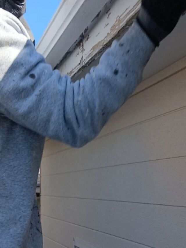 お疲れ様です。#長崎住宅塗装店 です。
長崎市 M様邸、本日、木部ケレン、下塗り工程を行っています❗
塗装工程において大事な下地調整です❗仕上がりがいいようにしっかりと塗装を行っていきます💪

#建築塗料販売
#長崎未来リフォーム
#株式会社三英コーポレーション
#塗装職人募集中