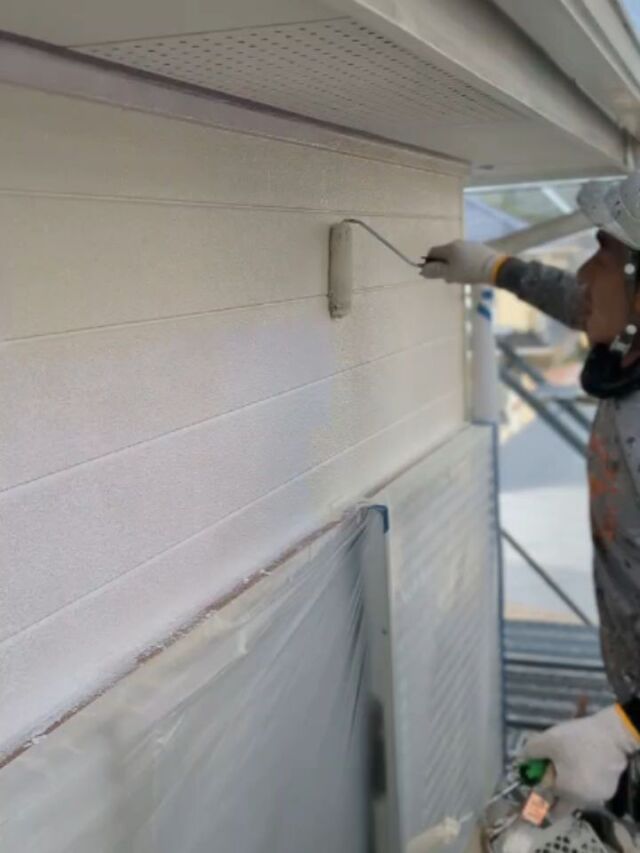 お疲れ様です。#長崎住宅塗装店 です。
長崎市 M様邸の塗装工事も着々進み、中塗り工程に突入しました✨
外壁にも色がつき、ちょっとずつお家が綺麗になって雰囲気が変わっていくのを見ていると、完成が楽しみになってきますね😆
引き続き、お客様に喜んで頂けるよう丁寧に塗装工事を進めていきます👍

#建築塗料販売
#長崎未来リフォーム
#株式会社三英コーポレーション
#塗装職人募集中