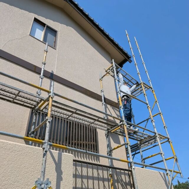 お疲れさまです。S様邸塗装工事が完了し、足場解体工事になりました❗近隣の皆様、ご協力ありがとうございました🙇手直し、掃き掃除、整理整頓を行ってお客様にお引き渡しいたします✨

#建築塗料販売 
#長崎未来リフォーム 
#株式会社三英コーポレーション 
#塗装職人募集中