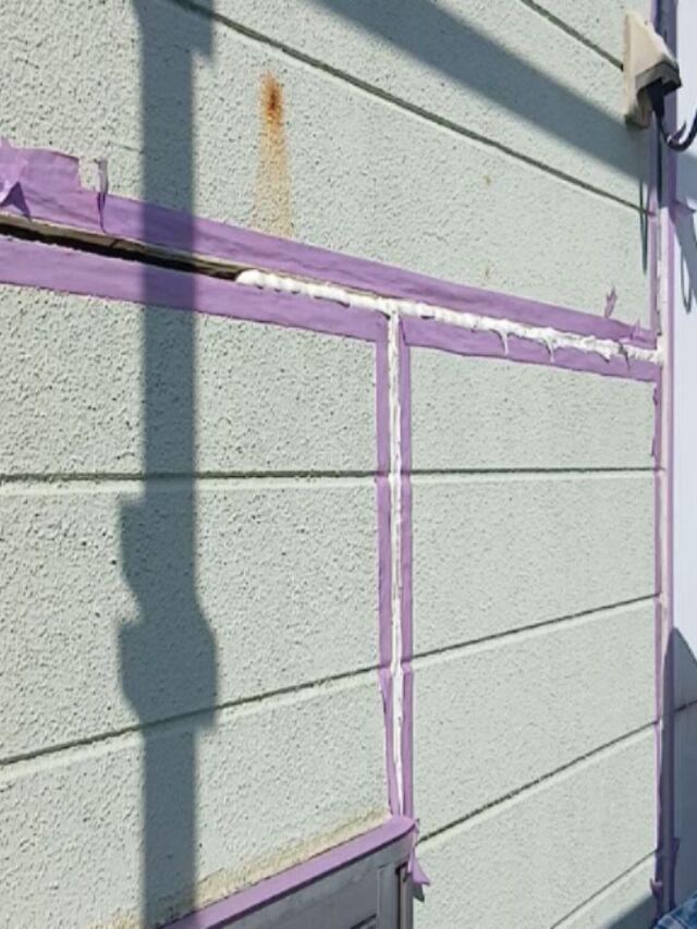 お疲れ様です。#長崎住宅塗装店 です。
諫早市　T様邸(ビル)
雨漏り修繕に入っています。
可能性のある箇所は全て埋めていきます。
明日は雨の予報なので、雨漏りが止まったかの確認まで行います💪

#建築塗料販売
#長崎未来リフォーム
#株式会社三英コーポレーション
#塗装職人募集中