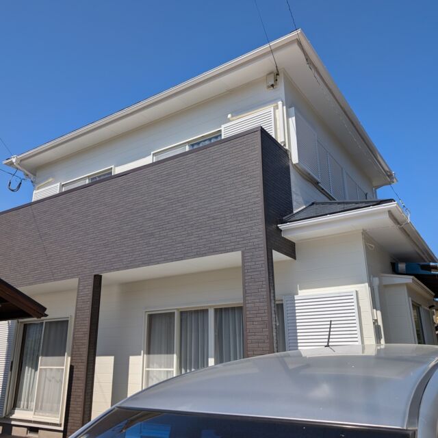 施工事例を更新しました✨️

屋根・外壁・外塀の塗装と、ベランダ外装の張替えを行ないました。
劣化が進んでいた部分は塗装だけに頼らず補修し、建物全体が引き締まった仕上がりです💪

この度は大変お世話になりました。
今後とも、何卒よろしくお願いいたします。

施工事例ページ⇒https://3ei-painting.com/?ex=ex-4299

お客様専用フリーダイヤル⇒0120373837

#長崎住宅塗装店
#建築塗料販売
#長崎未来リフォーム
#株式会社三英コーポレーション
#塗装職人募集中