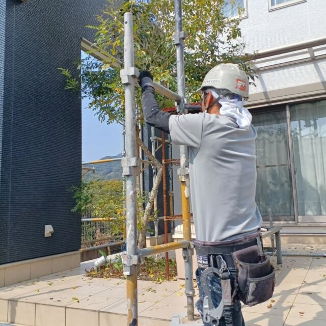 お疲れさまです。#長崎住宅塗装店 です。塗装工事も完了し、本日長崎市長与町O様邸、足場解体工事になりました❗近隣の皆様、ご協力ありがとうございました🙇きちんと最終確認を行い、整理整理、清掃してお引き渡しいたします✨

#建築塗料販売 
#長崎未来リフォーム 
#株式会社三英コーポレーション 
#塗装職人募集中