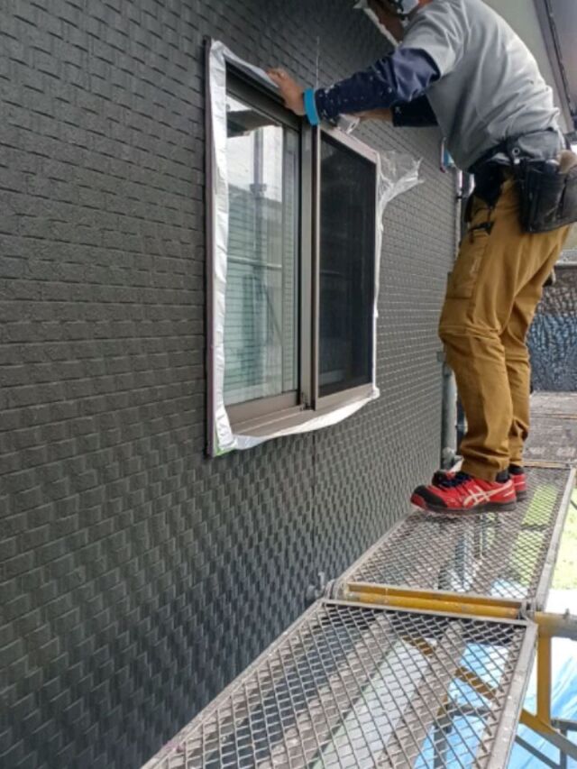 お疲れさまです。#長崎住宅塗装店 です。本日、長崎市M様邸、養生工程を行っています❗しっかりと養生して窓や土間などを汚さないようにしていきます✨

#建築塗料販売 
#長崎未来リフォーム 
#株式会社三英コーポレーション 
#塗装職人募集中