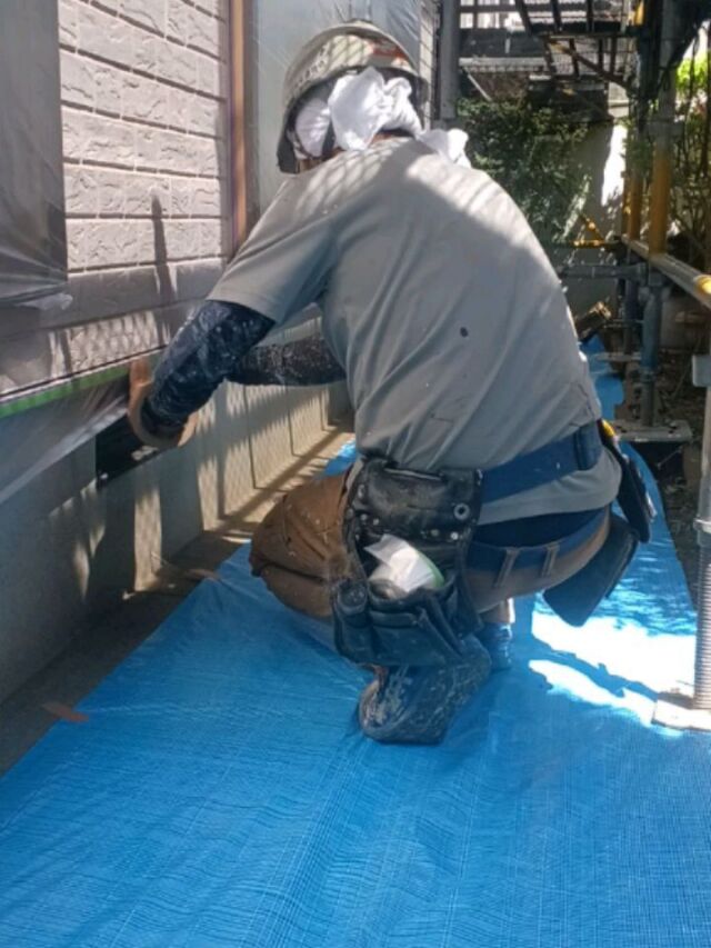 お疲れさまです。#長崎住宅塗装店 です。いい天気になりましたね☀️本日A様邸、養生工程を行っています❗窓や土間などを汚さないようにしっかり丁寧に養生していきます👍

#建築塗料販売 
#長崎未来リフォーム 
#株式会社三英コーポレーション 
#塗装職人募集中